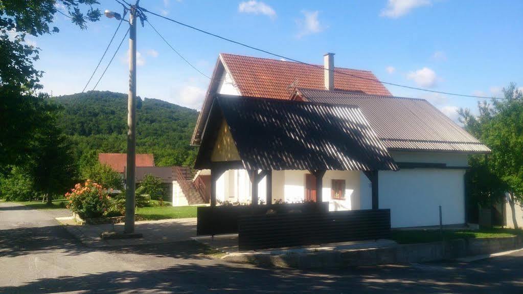 Apartments And Rooms Krizmanic Smoljanac Exterior photo